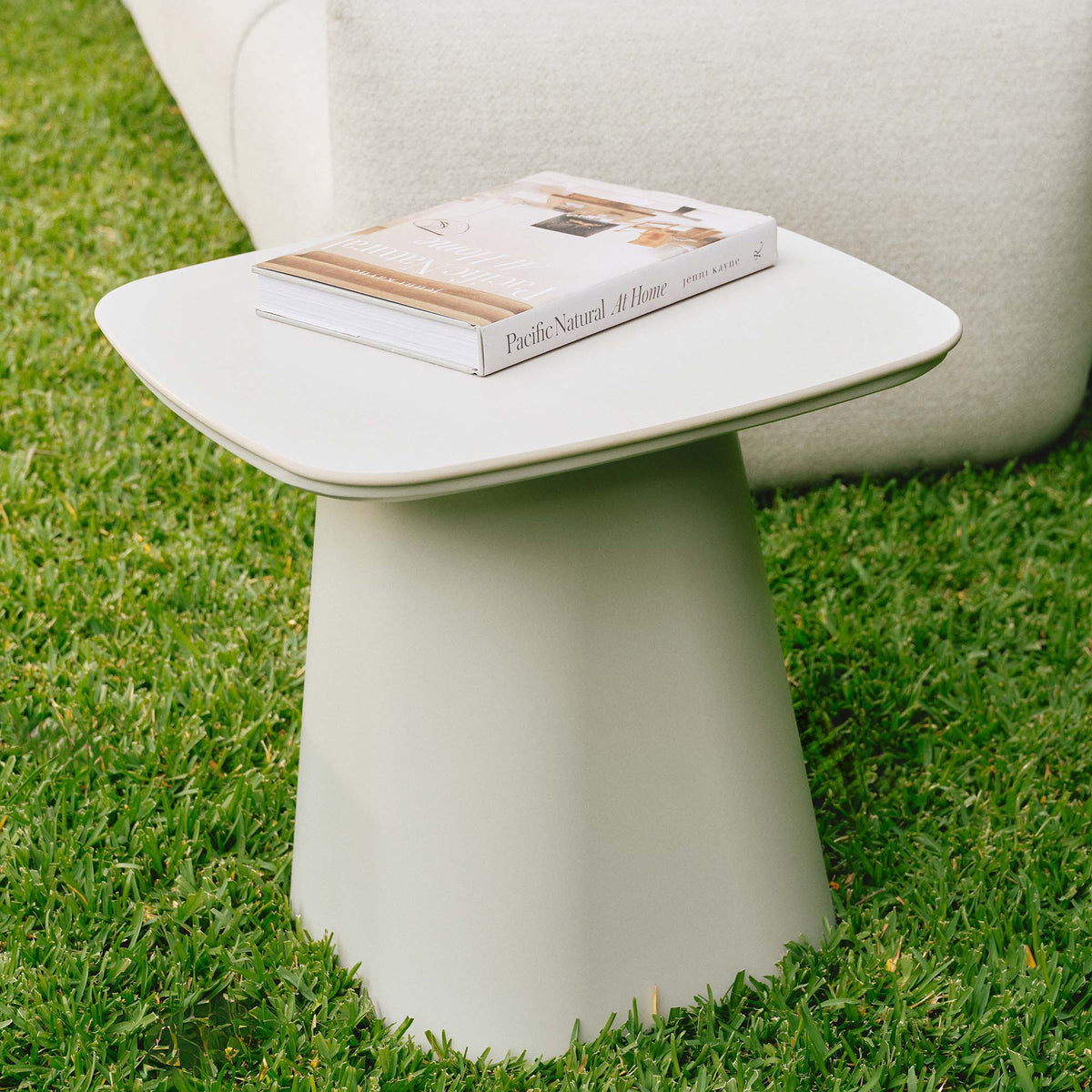Saphir Outdoor Side Table Shadowstone