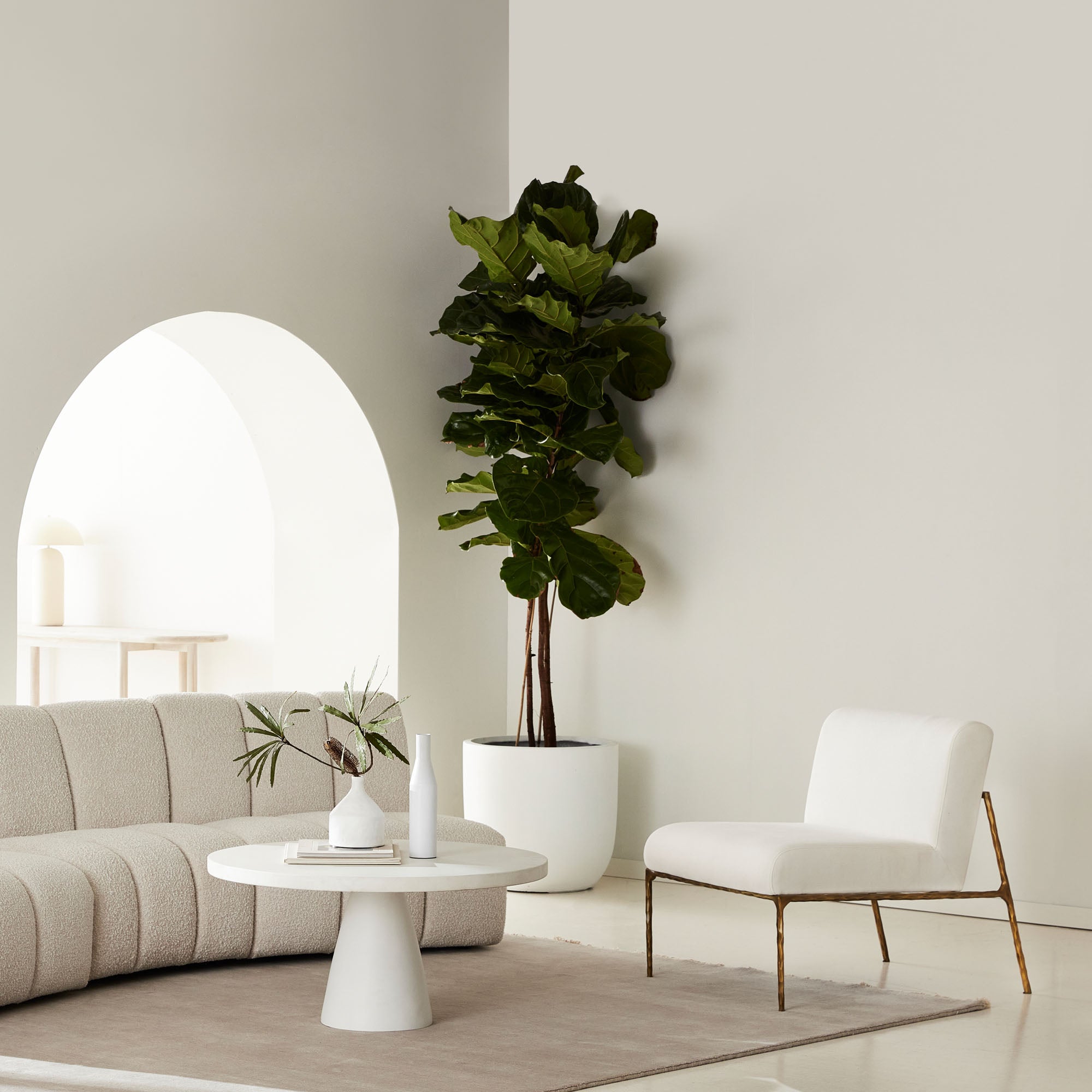 Mila Chair Powder White & Gold