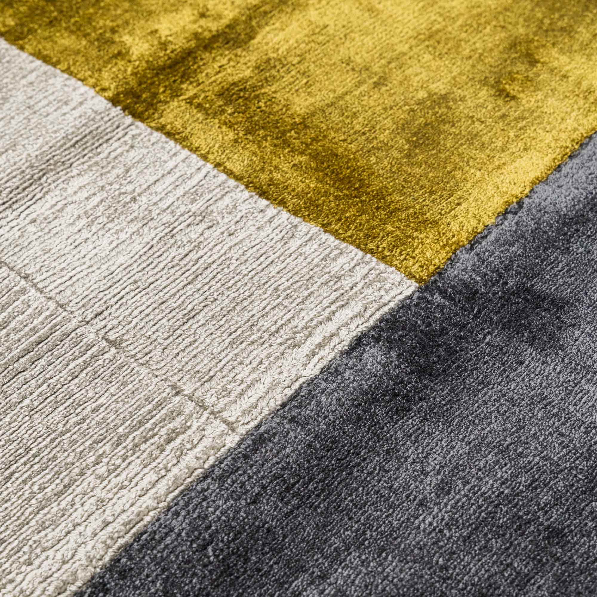 Formes Rug 250 x 350