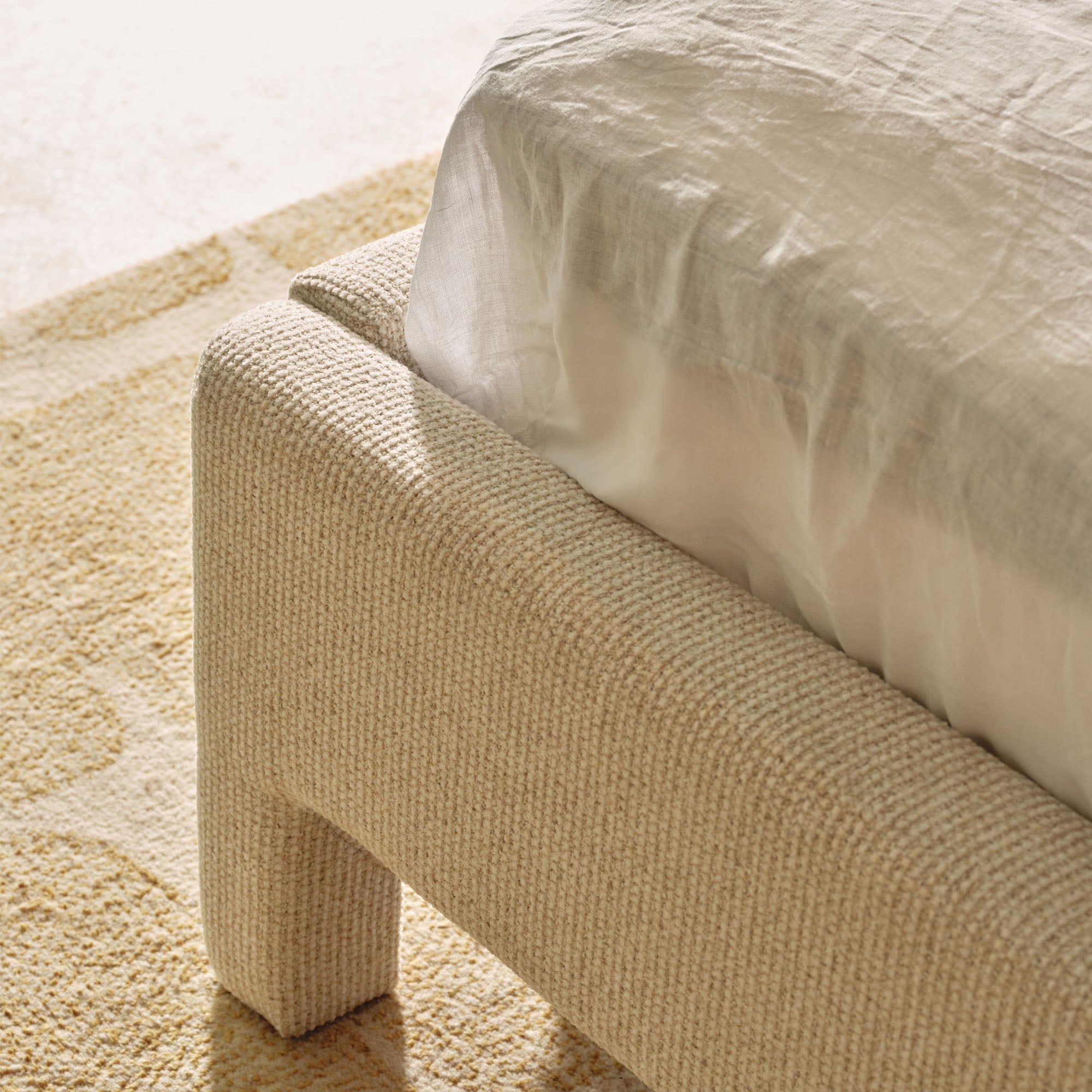Dalia Queen Bed Chia
