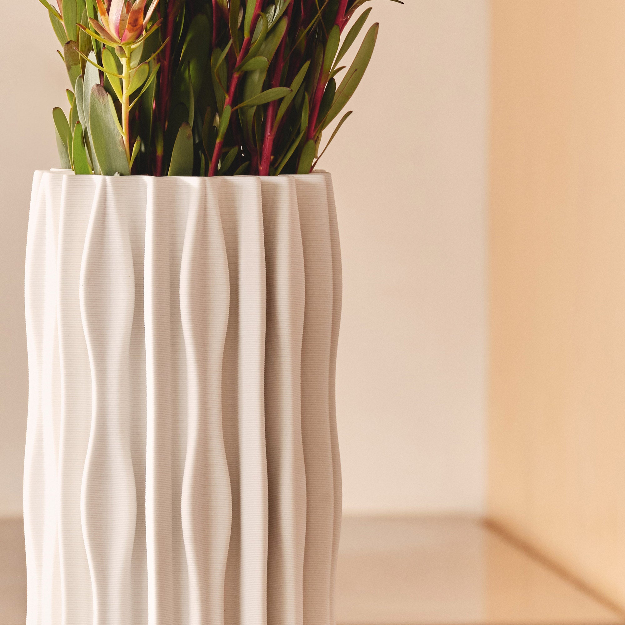 Toro Vase White