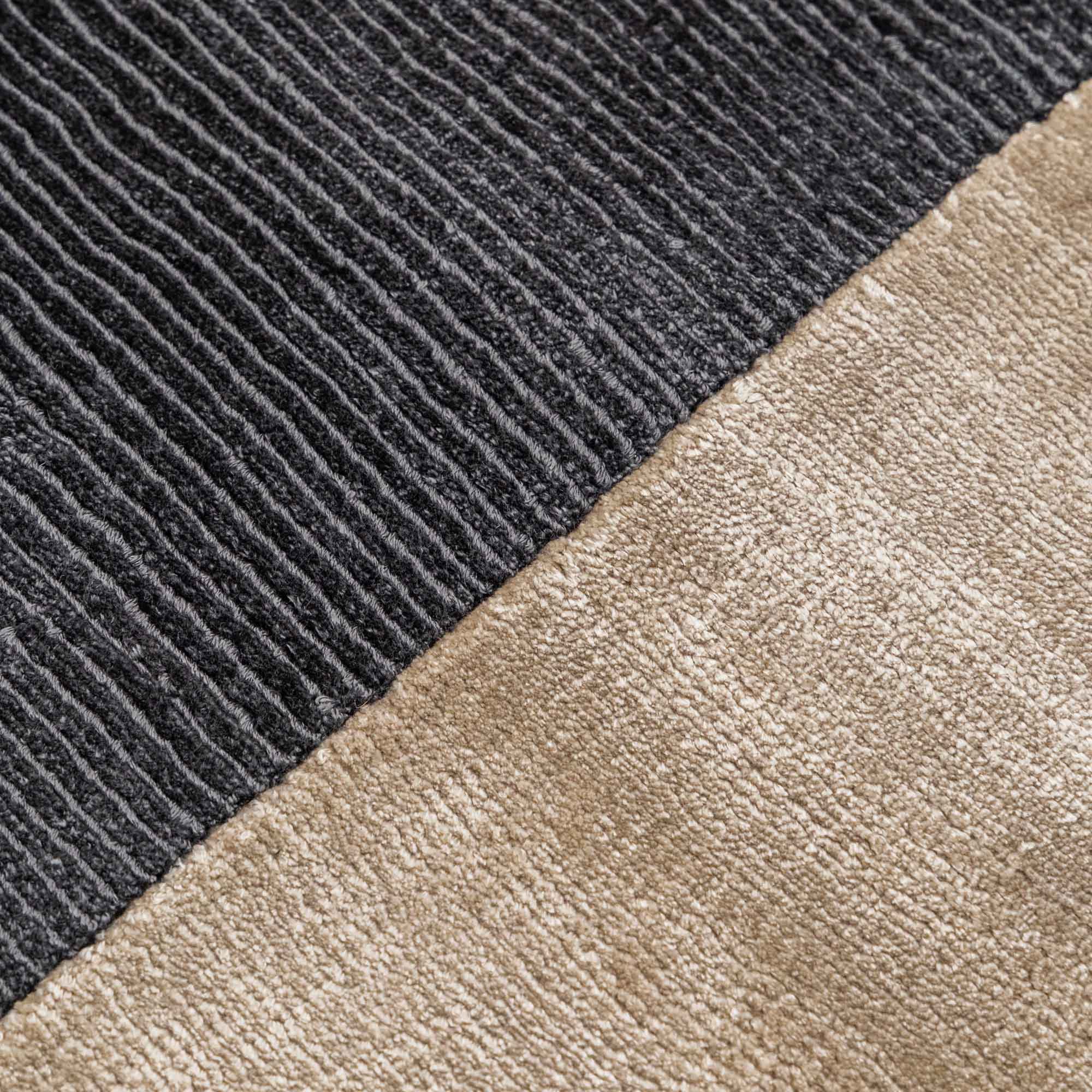 Formes Rug 250 x 350