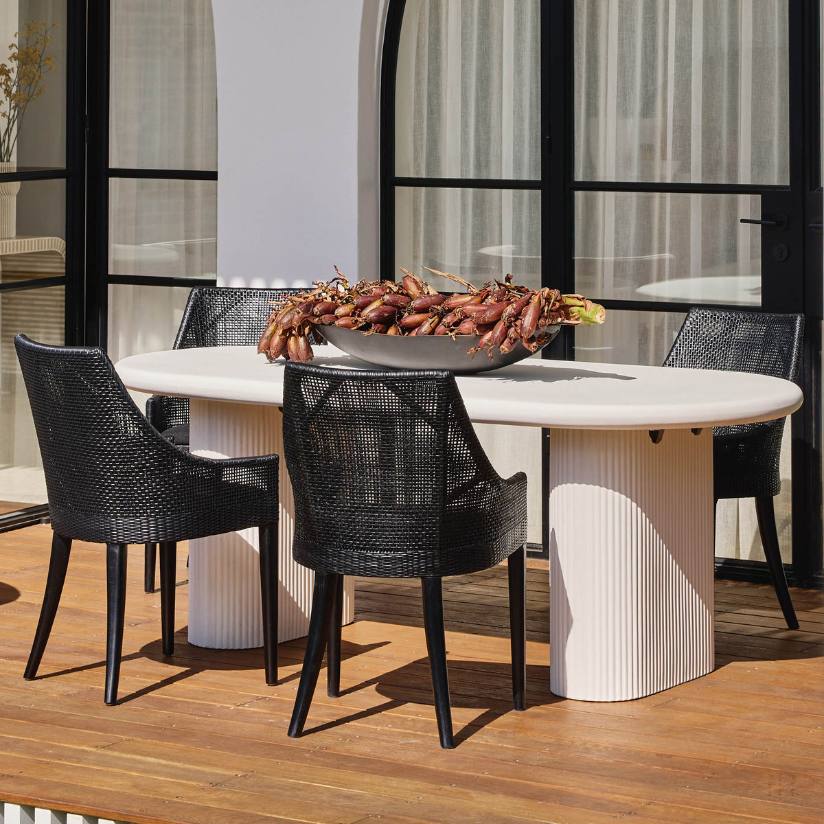 Hera Oval Outdoor Dining Table l Horgans