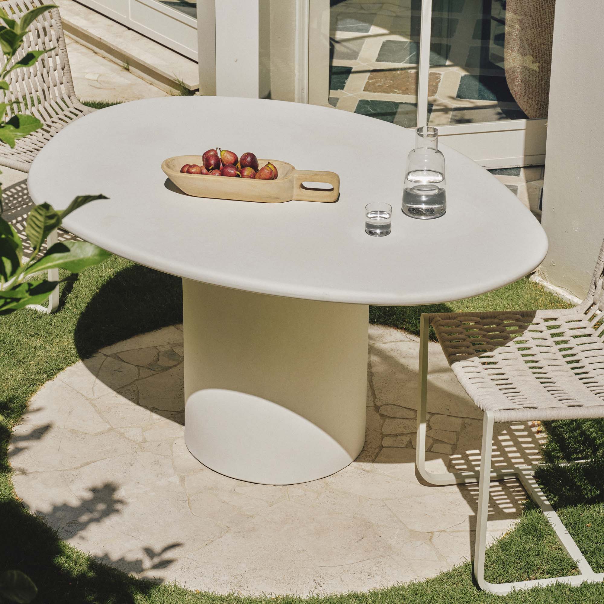 Onde Outdoor Dining Table